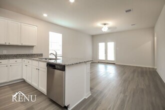 25314 Shadowdale Dr in Cleveland, TX - Building Photo - Building Photo