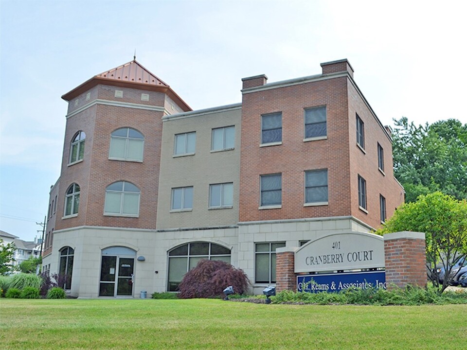401 Cranberry St in Erie, PA - Building Photo