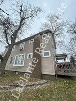 2424 Airport Hwy in Toledo, OH - Building Photo