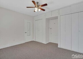 19 Maple St, Unit 1.5 bedroom 1st floor in New Brunswick, NJ - Building Photo