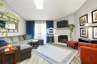 8225 Fairmount Dr in Denver, CO - Building Photo - Building Photo