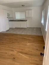 11560 Sage St, Unit 11560 Sage RD UNIT B in Adelanto, CA - Foto de edificio - Building Photo