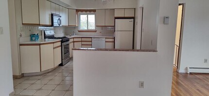 93 Litchfield Ave in Franklin Square, NY - Building Photo - Building Photo