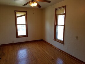 2121 Walnut St in Cedar Falls, IA - Building Photo - Building Photo