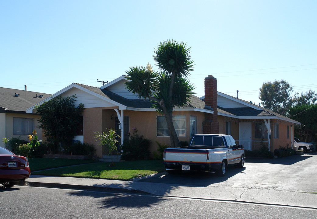 5401-5403 Rowland Way in Oxnard, CA - Building Photo