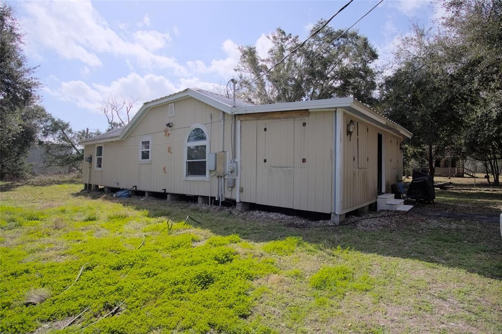12001 4th St in Santa Fe, TX - Building Photo