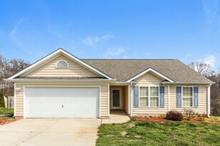 3032 Dairy Farm Dr in Monroe, NC - Building Photo