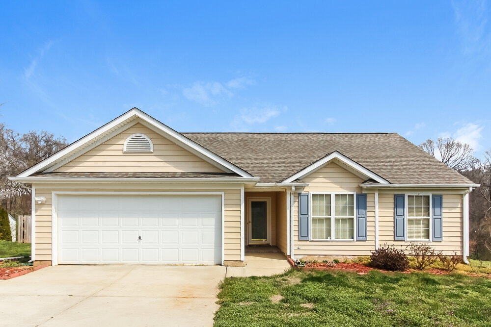 3032 Dairy Farm Dr in Monroe, NC - Building Photo