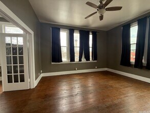 919 S Alamo St in San Antonio, TX - Foto de edificio - Building Photo