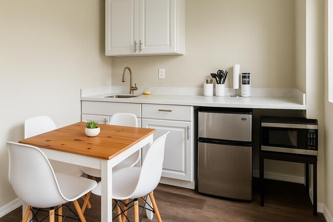 6208 Pinewood Village Cir W in Lakeland, FL - Building Photo - Building Photo