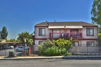 Park Vista Apartments in Los Angeles, CA - Building Photo - Building Photo