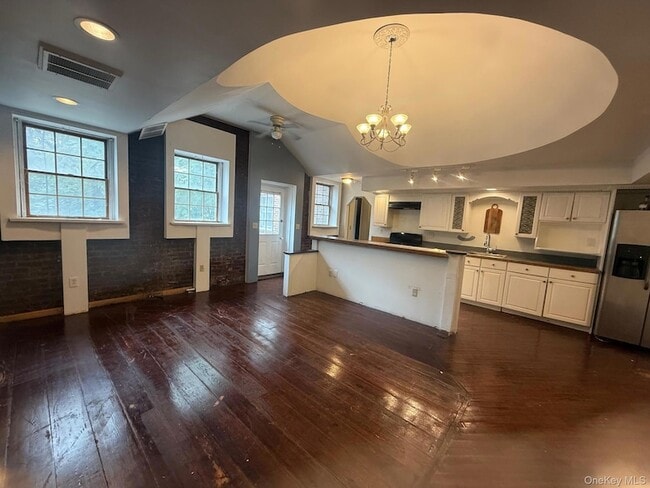 18 E Main St, Unit 18C in Middletown, NY - Building Photo - Building Photo
