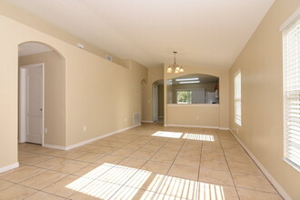 7512 Maroon Peak Dr in Ruskin, FL - Building Photo - Building Photo