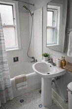 618 1/2 Sheridan Rd in Evanston, IL - Building Photo - Building Photo