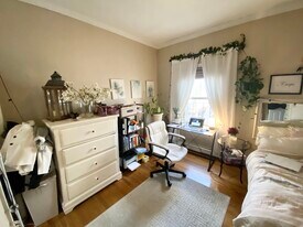 174 Bolton St, Unit 3 in Boston, MA - Building Photo