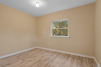 8846 Glen Abby Dr in Tallahassee, FL - Foto de edificio - Building Photo