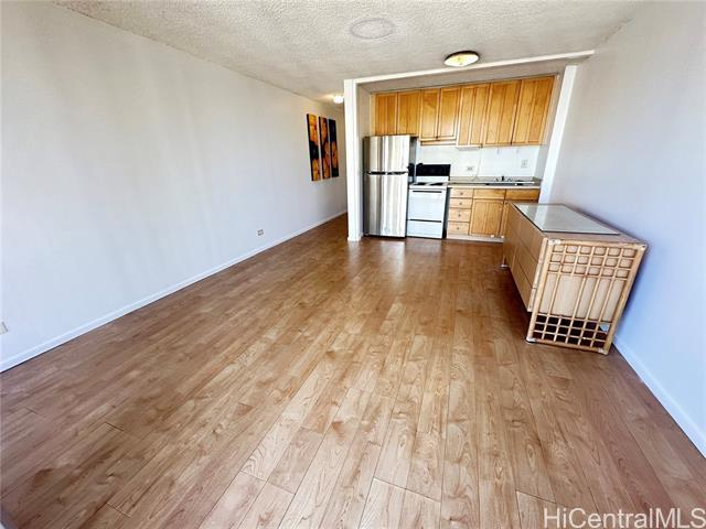 2345 Ala Wai Blvd in Honolulu, HI - Building Photo