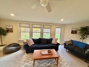 8 Hanson Dr in Topsham, ME - Building Photo - Building Photo