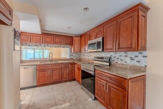 626 NE 195th St in Miami, FL - Building Photo - Building Photo