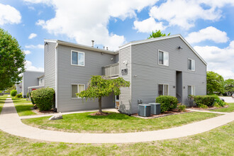 Indian Springs Apartments in South Bend, IN - Building Photo - Building Photo