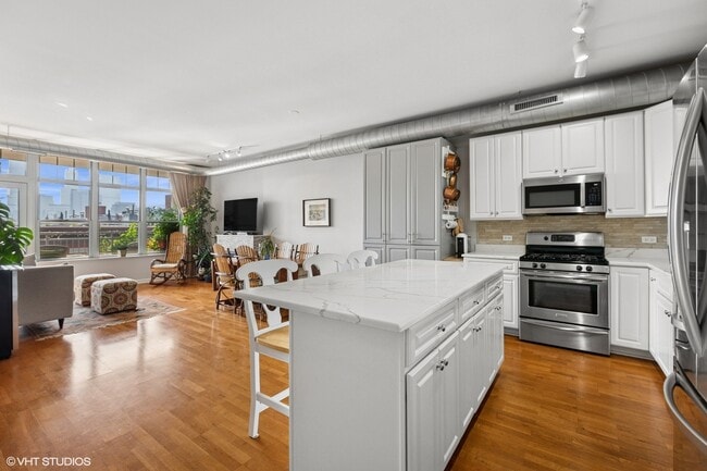 1200 W Monroe St in Chicago, IL - Building Photo - Building Photo