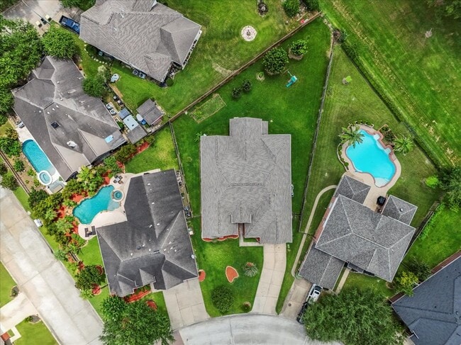 property at 2758 Laguna Pointe Dr
