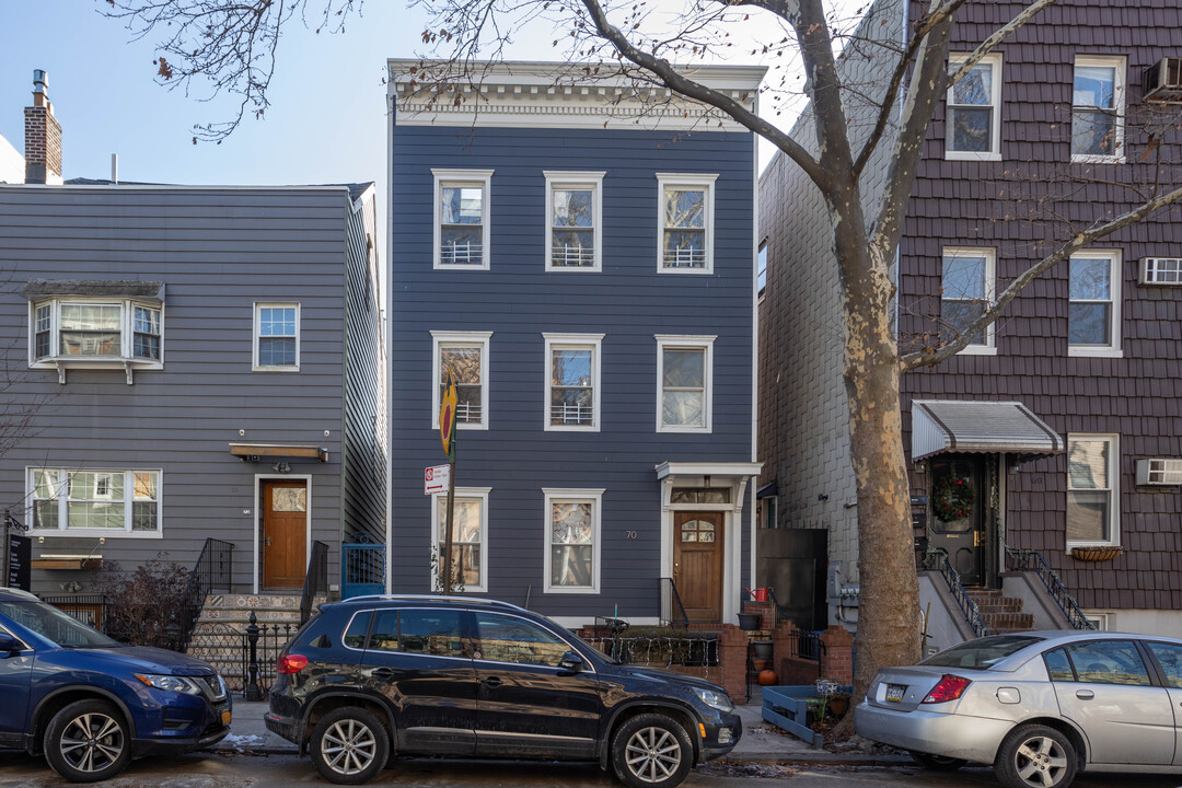 70 Devoe St in Brooklyn, NY - Building Photo