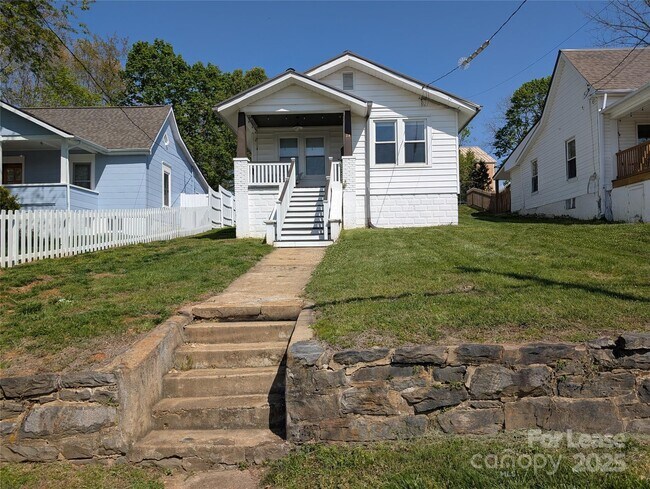 28 Woodrow Ave in Asheville, NC - Building Photo - Building Photo
