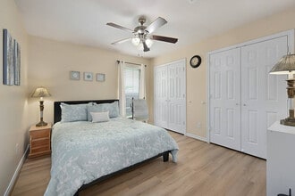 2015 Colgate Dr in College Station, TX - Foto de edificio - Building Photo