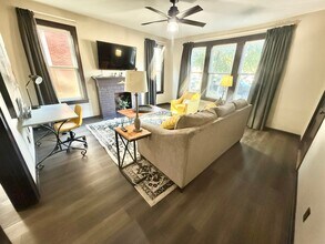 524 S Fannin Ave, Unit 2 in Tyler, TX - Foto de edificio - Building Photo