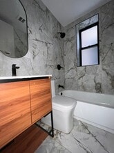 21 Reed St, Unit 3 in Jersey City, NJ - Foto de edificio - Building Photo