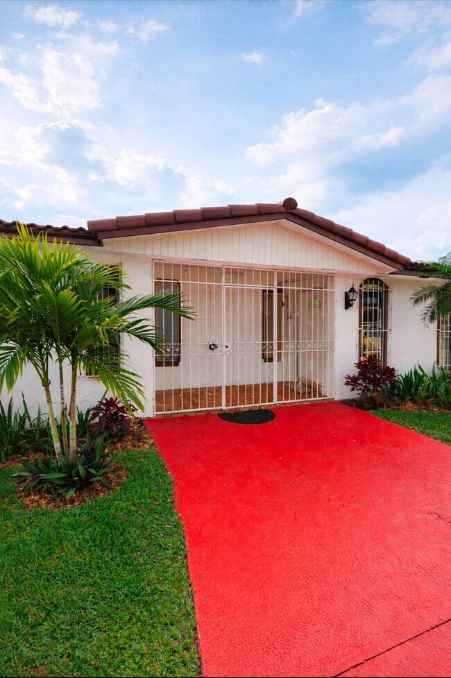 1220 SW 78th Ave in Miami, FL - Building Photo - Building Photo