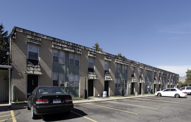 Brook Hollow Apartments in Ogden, UT - Building Photo - Building Photo