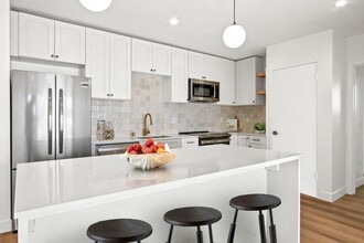 Kith + Kin in Los Angeles, CA - Foto de edificio - Building Photo