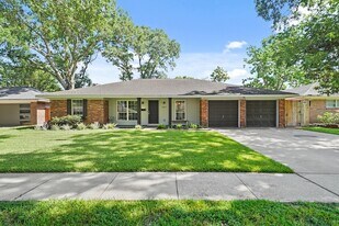 5427 Stillbrooke Dr in Houston, TX - Building Photo
