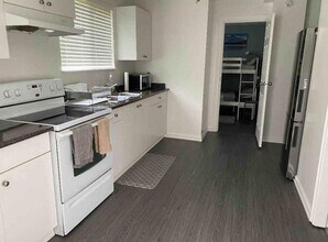 1871 Coquitlam Av in Port Coquitlam, BC - Building Photo - Building Photo