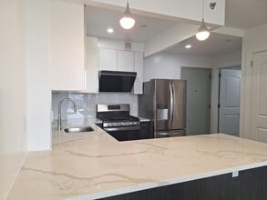 7065 Queens Blvd, Unit 5C in Woodside, NY - Building Photo - Building Photo