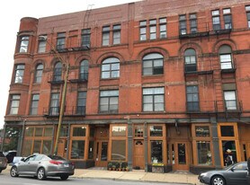 1162 W Grand Ave in Chicago, IL - Building Photo