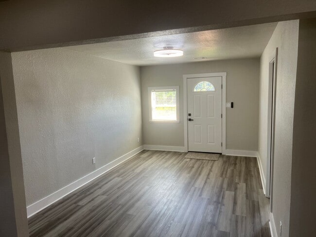 2162 Airport Rd in Hot Springs, AR - Building Photo - Building Photo