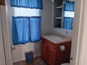 9 Keyes St in Fairfield, ME - Building Photo - Building Photo