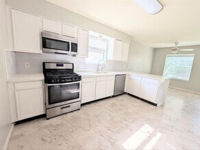 4521 Stonebridge Dr in Pearland, TX - Building Photo - Building Photo