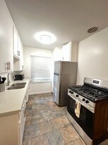 12021 Louise Ave in Los Angeles, CA - Building Photo