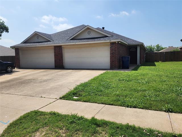 209 Deborah Ln in Crowley, TX - Foto de edificio - Building Photo