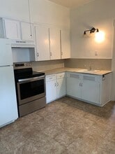 908 W Nebraska Ave, Unit 1 in Norfolk, NE - Building Photo - Building Photo