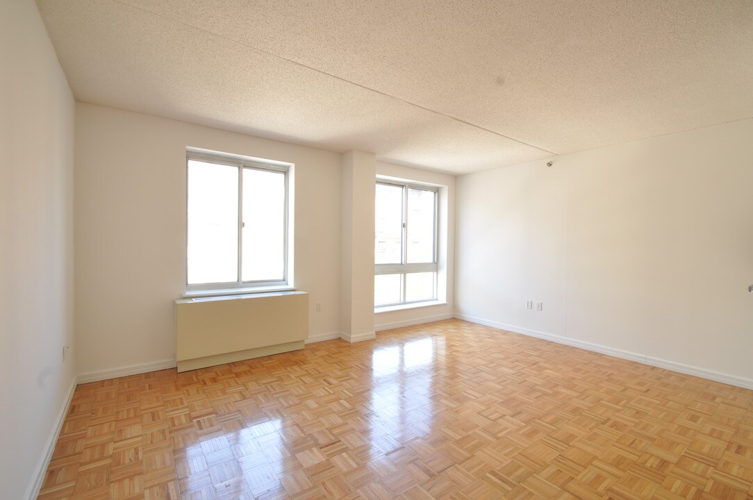 198 Avenue A in New York, NY - Building Photo