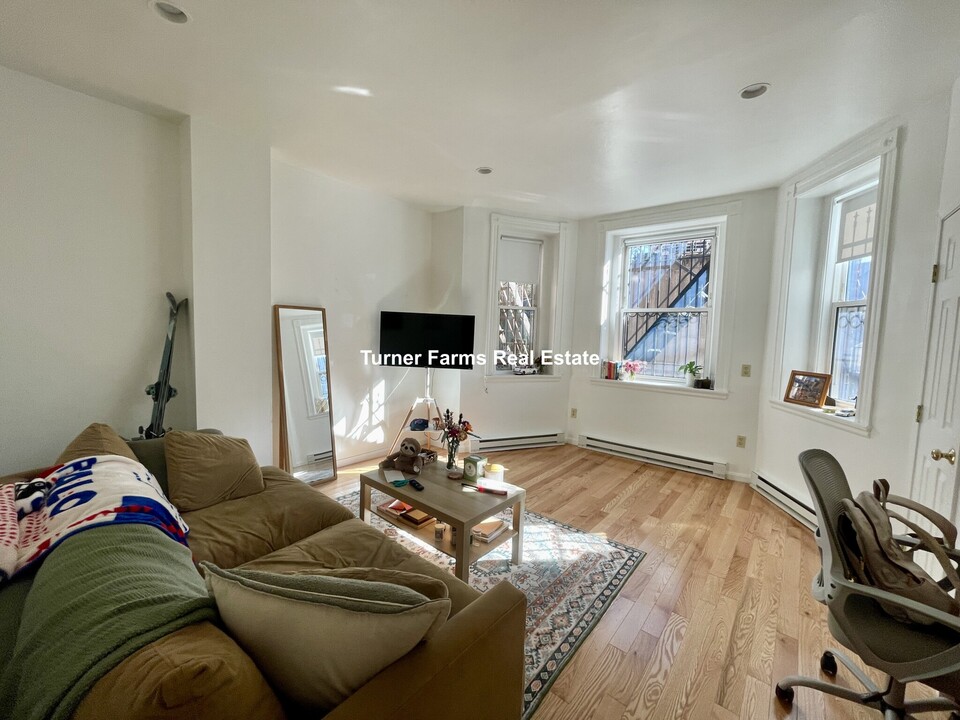 1067 Beacon St, Unit B in Brookline, MA - Building Photo