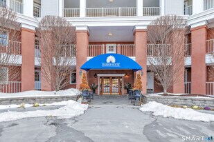 43 Harbor Dr in Stamford, CT - Building Photo