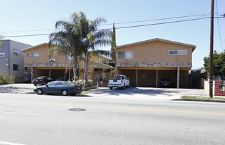 5725 Vineland in North Hollywood, CA - Building Photo
