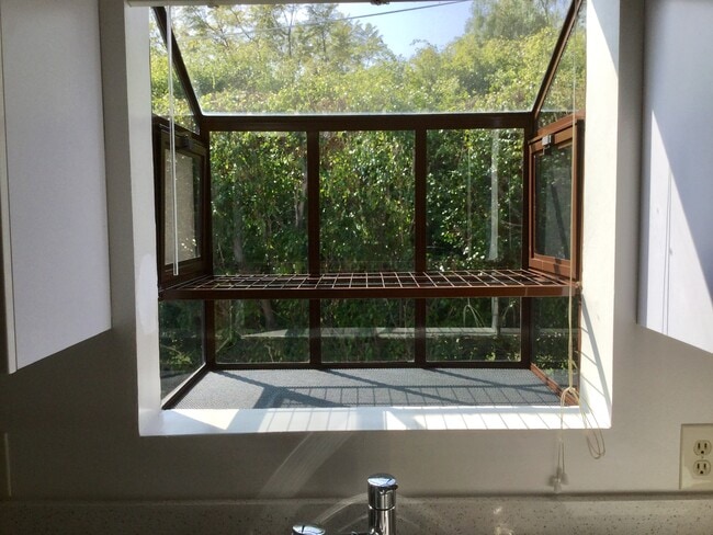 2493 1/2 S Barrington Ave, Unit 2493 1/2 in Los Angeles, CA - Building Photo - Building Photo