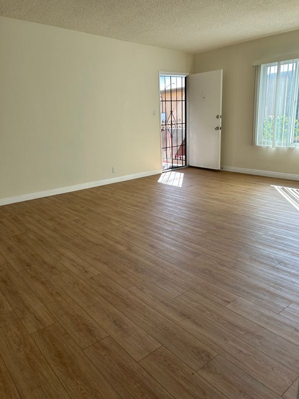 447 E 61st St in Long Beach, CA - Foto de edificio - Building Photo